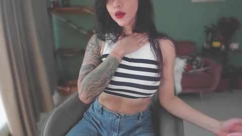 Snapshot of i_cant_believe_its_you chatting on January 2025 10:44:01 PM Lana Banana online show from January 2025 10:44:01 PM