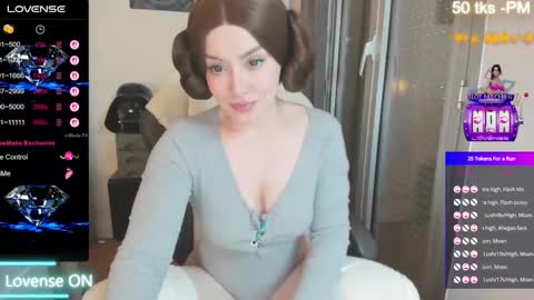 Snapshot of i_esus chatting on November 2025 11:33:01 AM Olivia Alafolix- Fr--je parle fr -en online show from November 2025 11:33:01 AM