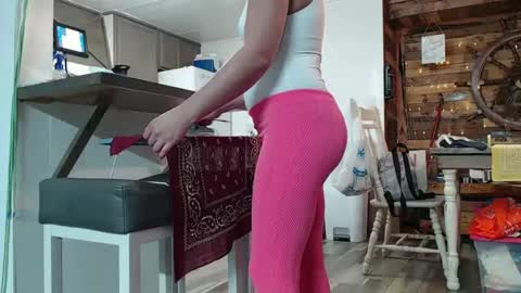 Snapshot of i_fetishize_u chatting on February 2025 09:28:01 PM ShortStuff online show from February 2025 09:28:01 PM