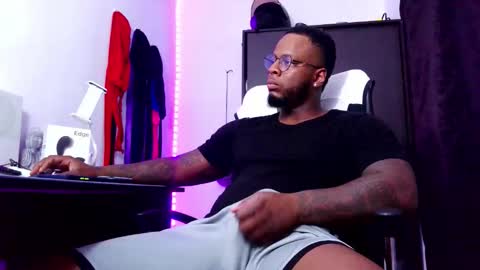 Snapshot of iam_hotbbc chatting on September 2025 03:29:01 AM Mr H Independent model online show from September 2025 03:29:01 AM