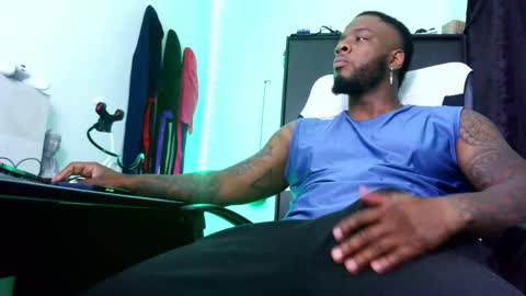 Snapshot of iam_hotbbc chatting on October 2025 03:30:01 AM Mr H Independent model online show from October 2025 03:30:01 AM