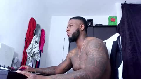 Snapshot of iam_hotbbc chatting on December 2025 03:35:02 AM Mr H Independent model online show from December 2025 03:35:02 AM