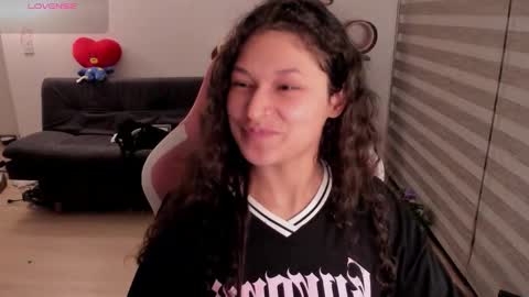 On instagram Imm  NikkiHelp me reach 100 likes online show from October 2025 04:20:02 AM