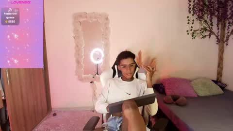 iamandrey_ online show from May 2026 01:29:02 PM
