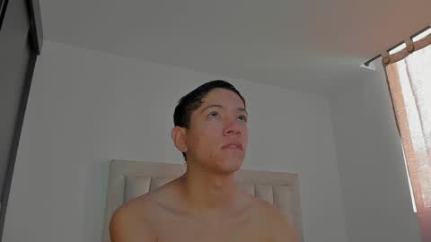 Snapshot of iamjulian_ chatting on April 2026 11:37:01 AM Juliiiiian online show from April 2026 11:37:01 AM