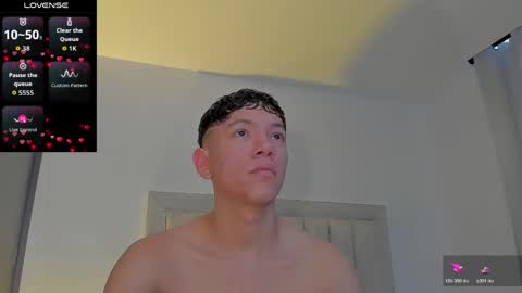 Snapshot of iamjulian_ chatting on April 2026 12:09:02 PM Juliiiiian online show from April 2026 12:09:02 PM