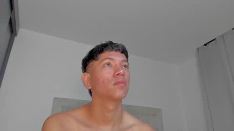 Snapshot of iamjulian_ chatting on April 2026 11:28:01 AM Juliiiiian online show from April 2026 11:28:01 AM