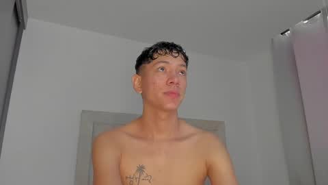 Snapshot of iamjulian_ chatting on April 2026 11:47:01 AM Juliiiiian online show from April 2026 11:47:01 AM