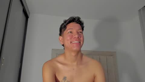 Snapshot of iamjulian_ chatting on June 2026 11:04:02 AM Juliiiiian online show from June 2026 11:04:02 AM