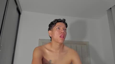 Snapshot of iamjulian_ chatting on June 2026 11:03:01 AM Juliiiiian online show from June 2026 11:03:01 AM
