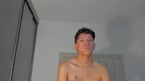 Snapshot of iamjulian_ chatting on June 2026 11:19:01 AM Juliiiiian online show from June 2026 11:19:01 AM