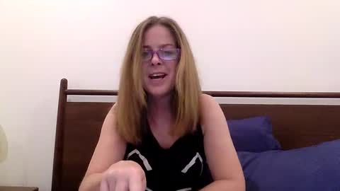 iampoppyy online show from October 2025 02:33:01 AM