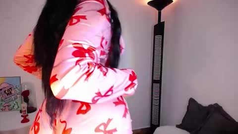 Camila online show from November 2025 02:43:01 AM