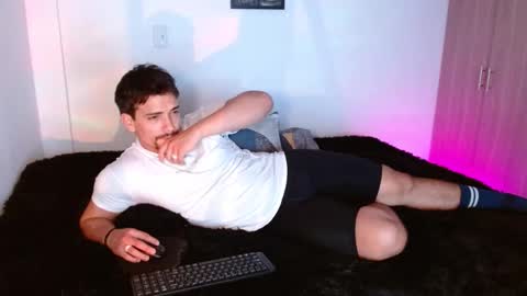 Snapshot of ian_davis chatting on December 2025 08:58:02 PM Ian Davis online show from December 2025 08:58:02 PM