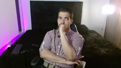 Snapshot of ian_davis chatting on July 2026 04:32:02 PM Ian Davis online show from July 2026 04:32:02 PM