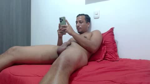 Snapshot of ian_taylor_xxx chatting on December 2024 05:27:02 AM ian_taylor_xxx online show from December 2024 05:27:02 AM