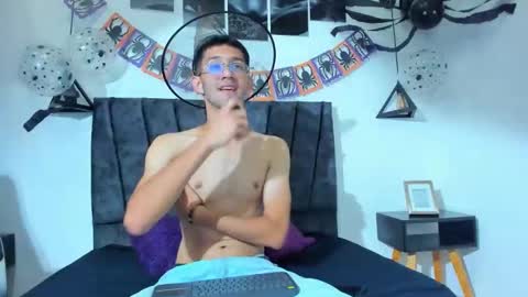 Ian Thompson online show from October 2025 08:51:02 PM