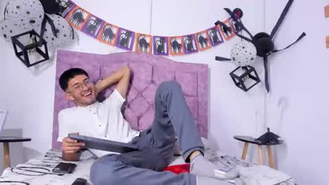 Ian Thompson online show from October 2025 10:32:02 PM