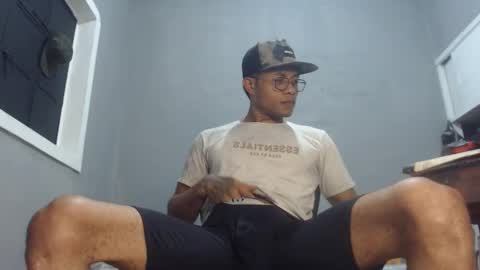 Snapshot of ian_tuner chatting on December 2024 05:28:02 AM ian_tuner online show from December 2024 05:28:02 AM