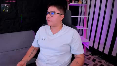 Snapshot of iangilbert chatting on October 2025 09:12:02 PM ian online show from October 2025 09:12:02 PM