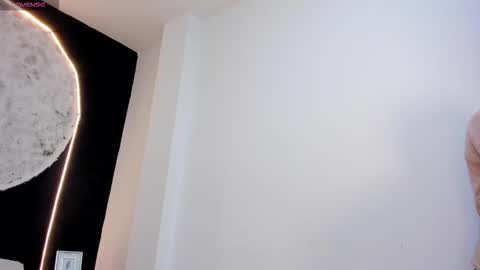 Snapshot of iangilbert chatting on October 2025 08:31:01 PM ian online show from October 2025 08:31:01 PM