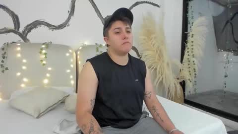 Snapshot of iangilbert chatting on December 2025 07:25:02 AM ian online show from December 2025 07:25:02 AM