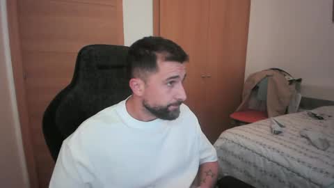 Snapshot of iberian_macho chatting on October 2025 09:48:01 PM iberian_macho online show from October 2025 09:48:01 PM