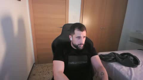 Snapshot of iberian_macho chatting on November 2025 02:53:02 PM iberian_macho online show from November 2025 02:53:02 PM