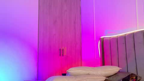 Crystall online show from March 2026 12:05:03 PM