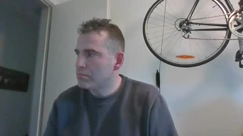 idontknowwhy1 online show from December 2024 10:40:01 AM