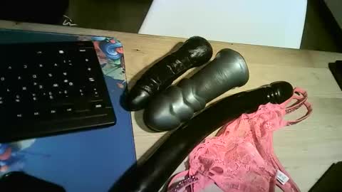 Snapshot of idtravel89 chatting on February 2026 02:23:01 AM ... online show from February 2026 02:23:01 AM