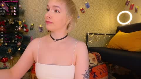 Snapshot of igotuscookies chatting on January 2025 04:20:01 PM Emmy help me reach 100 thumbs up online show from January 2025 04:20:01 PM