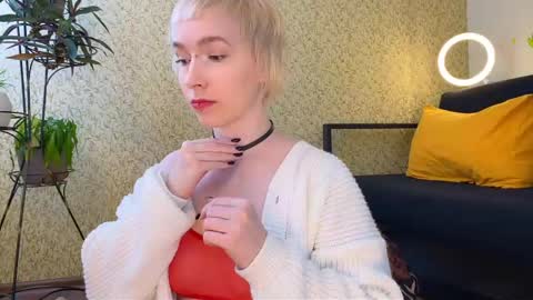 Snapshot of igotuscookies chatting on February 2025 09:54:02 AM Emmy help me reach 100 thumbs up online show from February 2025 09:54:02 AM