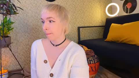 Snapshot of igotuscookies chatting on February 2025 06:05:02 AM Emmy help me reach 100 thumbs up online show from February 2025 06:05:02 AM