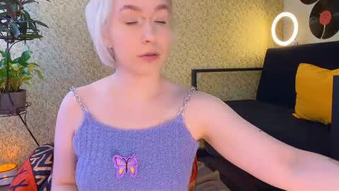 Snapshot of igotuscookies chatting on March 2025 10:02:01 AM Emmy help me reach 100 thumbs up online show from March 2025 10:02:01 AM