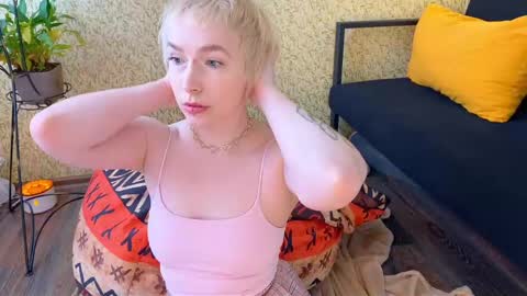 Snapshot of igotuscookies chatting on March 2025 09:45:02 AM Emmy help me reach 100 thumbs up online show from March 2025 09:45:02 AM