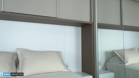 Ivy online show from November 2025 05:15:02 PM