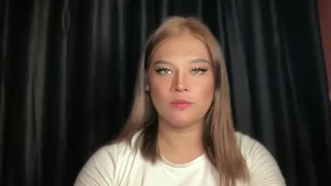 Snapshot of ill_moan_foryouxx chatting on February 2026 01:35:02 AM QUEEN KATH online show from February 2026 01:35:02 AM