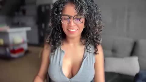 Kloe online show from September 2025 06:57:02 PM