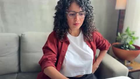 Kloe online show from September 2025 08:03:01 PM