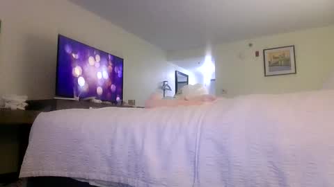 illuminatiheadspace1 online show from September 2025 07:13:02 PM