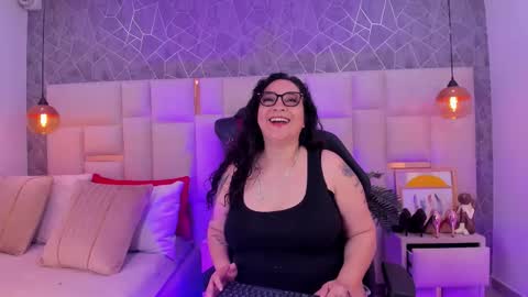 Snapshot of im_alaya chatting on December 2025 03:45:02 AM Alaya online show from December 2025 03:45:02 AM