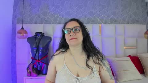 Snapshot of im_alaya chatting on December 2025 04:19:02 AM Alaya online show from December 2025 04:19:02 AM