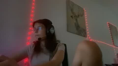 Snapshot of im_evelynnn chatting on November 2025 02:04:01 PM im evelyn online show from November 2025 02:04:01 PM