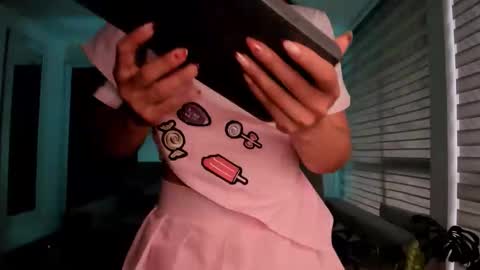 im_mariana online show from October 2025 06:28:02 PM