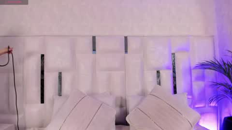 Snapshot of im_nika_ chatting on April 2026 01:03:02 PM Nika online show from April 2026 01:03:02 PM