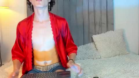 Snapshot of im_perseo_ chatting on December 2025 08:14:01 PM Perseo - Help me with 50 thumbs up online show from December 2025 08:14:01 PM