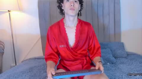 Perseo - Help me with 50 thumbs up online show from December 2025 08:05:02 PM