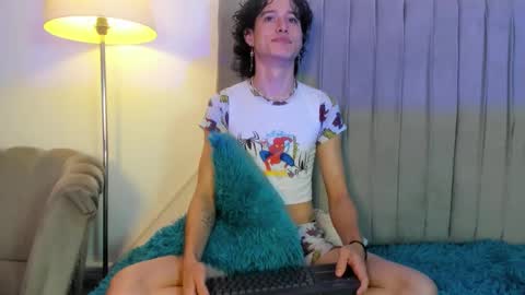 Perseo - Help me with 50 thumbs up online show from January 2026 11:21:01 PM