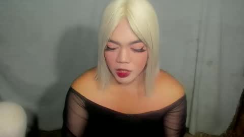 ella may online show from October 2025 12:18:02 PM